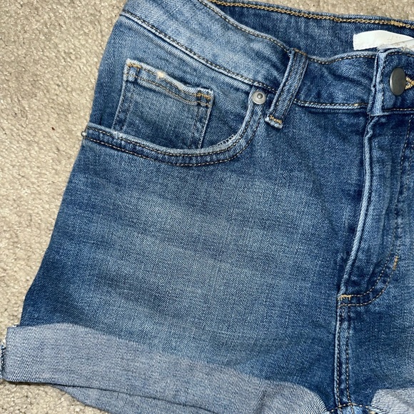 H&M jean shorts - Picture 2 of 4